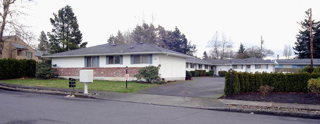 Penton Apartments in Gresham, OR - Building Photo - Building Photo