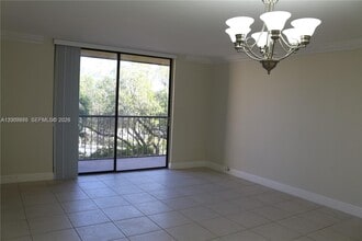 8005 SW 107th Ave in Miami, FL - Building Photo - Building Photo
