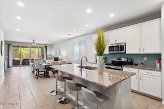 11409 N 165th Ln in Surprise, AZ - Foto de edificio - Building Photo