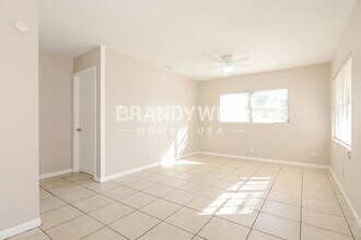 4301 W Bay Ave in Tampa, FL - Building Photo - Building Photo