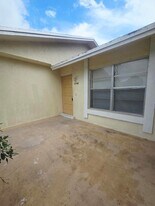 3196 49th Ln S in Lake Worth Beach, FL - Building Photo