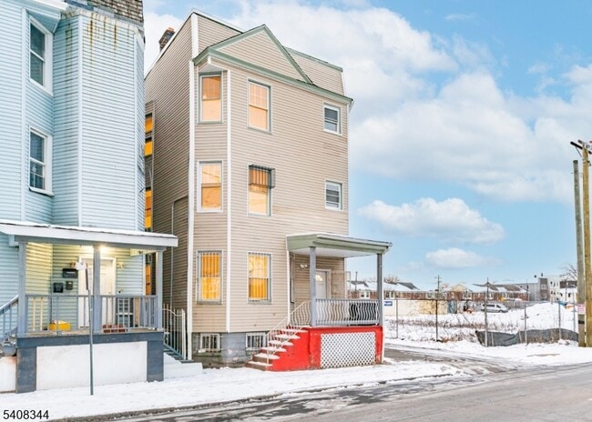 528 S 13th St in Newark, NJ - Building Photo - Building Photo