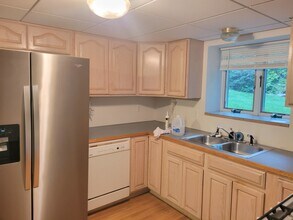 42 Lockwood St, Unit 42 Lockwood Street in West Warwick, RI - Building Photo - Building Photo
