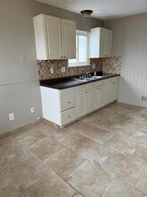 2399 Emmons Ave in Warren, MI - Building Photo - Building Photo