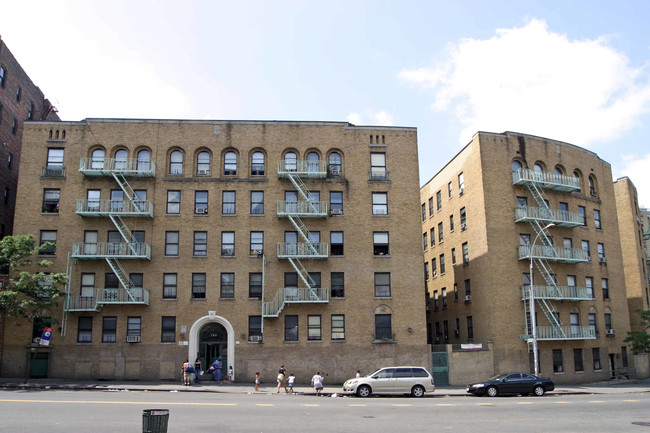 184-190 W Burnside Ave in Bronx, NY - Foto de edificio - Building Photo