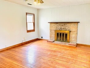 1004 Grant St in Hutchinson, KS - Building Photo - Building Photo