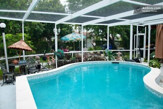 1719 Shenandoah St-Unit -Green Oasis in Hollywood, FL - Building Photo - Building Photo