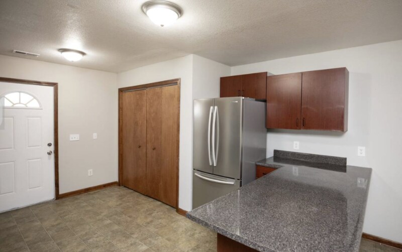 4337 Clarkwood Pkwy-Unit -2 in Warrensville Heights, OH - Building Photo