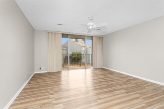 12500 Melville Dr, Unit D-234 in Montgomery, TX - Foto de edificio - Building Photo