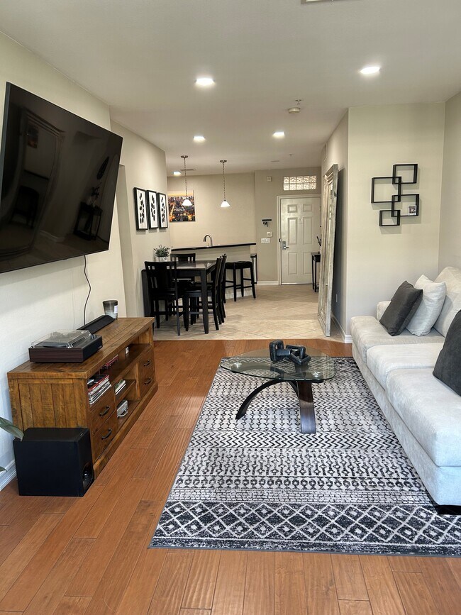 1465 C St in San Diego, CA - Foto de edificio - Building Photo