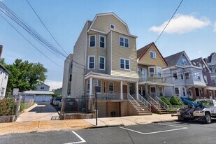 25 W 15th St in Bayonne, NJ - Building Photo