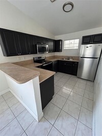 2441 NW 14th St in Fort Lauderdale, FL - Building Photo - Building Photo