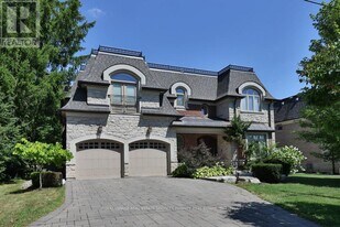 1569 Glenhill Crescent in Mississauga, ON - Building Photo