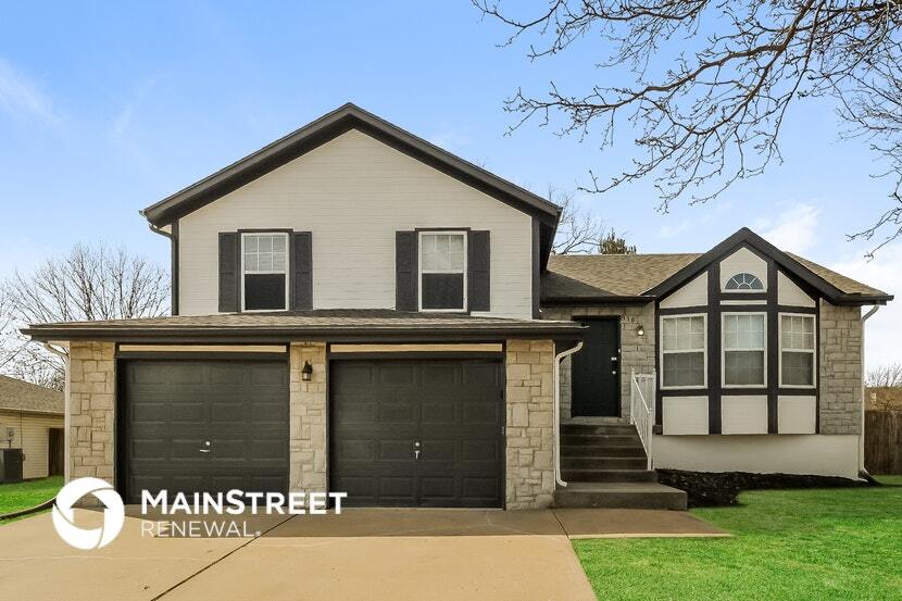 910 Hereford Dr in Grain Valley, MO - Building Photo