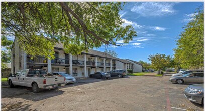 Maple Arms Apartments in Austin, TX - Building Photo - Building Photo
