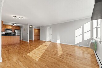 3150 Excelsior Blvd, Unit 2BR Condo at Lake Calhoun in Minneapolis, MN - Foto de edificio - Building Photo