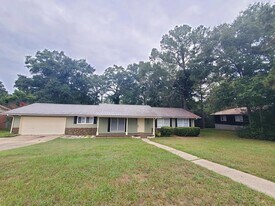 504 Robin Ln in Enterprise, AL - Building Photo