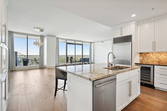 3344 Peachtree Rd in Atlanta, GA - Building Photo - Building Photo