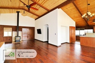 19606 Fish Hill Ln in Redding, CA - Building Photo - Building Photo
