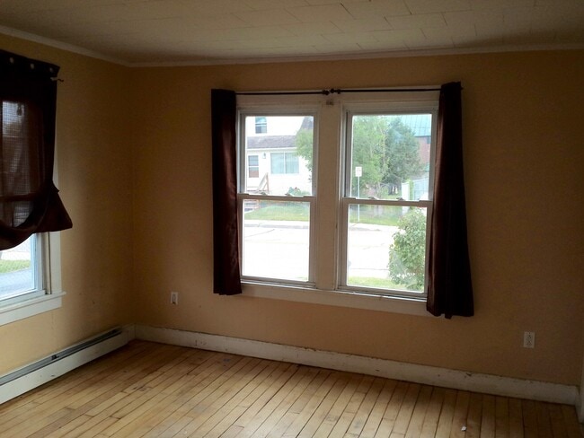 67 Lafountain St, Unit 67A in Winooski, VT - Foto de edificio - Building Photo