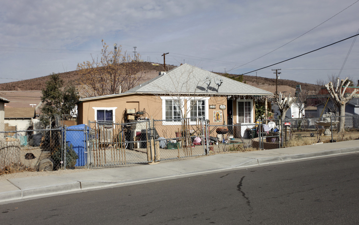 701 Nancy Ave in Barstow, CA - Building Photo