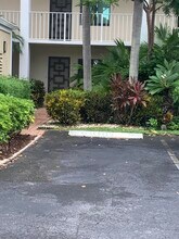 7260 Kinghurst Dr-Unit -#105 in Delray Beach, FL - Building Photo - Building Photo