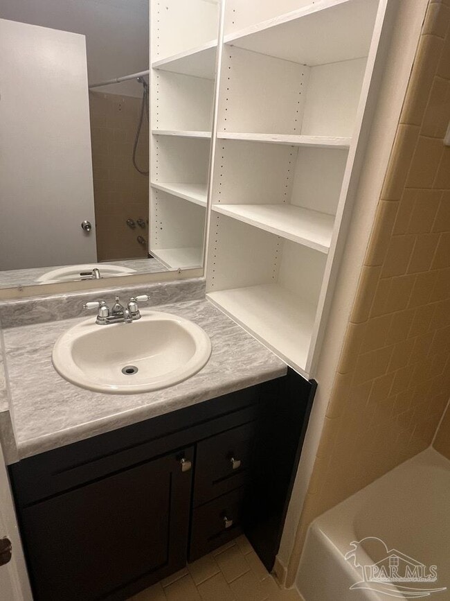 4050 Claiborne Cir in Pensacola, FL - Building Photo - Building Photo