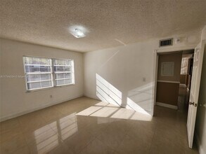 1221 SW 122nd Ave, Unit 214 in Miami, FL - Building Photo - Building Photo