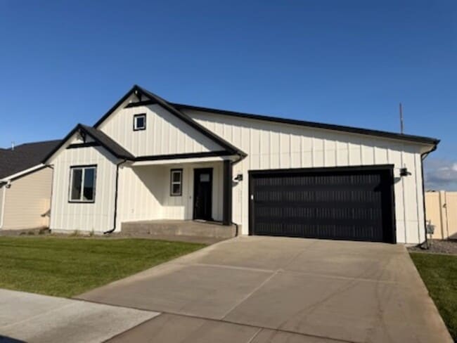 5417 N Government Wy in Coeur d'Alene, ID - Building Photo - Building Photo