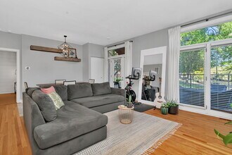 2920 N River Walk Dr in Chicago, IL - Building Photo - Building Photo