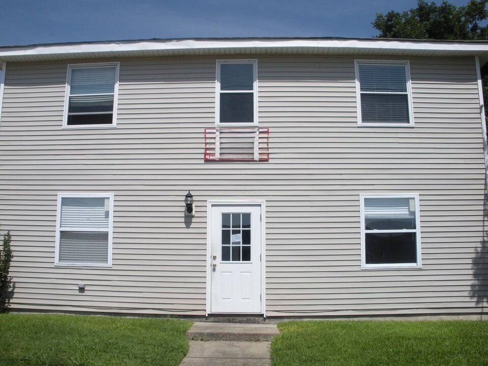 1108 Lebeau St, Unit APT. C in Arabi, LA - Foto de edificio