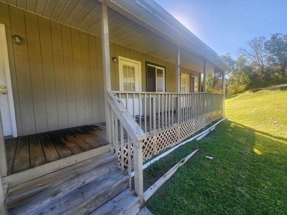 761 Fairmont Rd, Unit 1 in Morgantown, WV - Building Photo