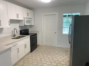 60 NW 122nd St in North Miami, FL - Building Photo - Building Photo