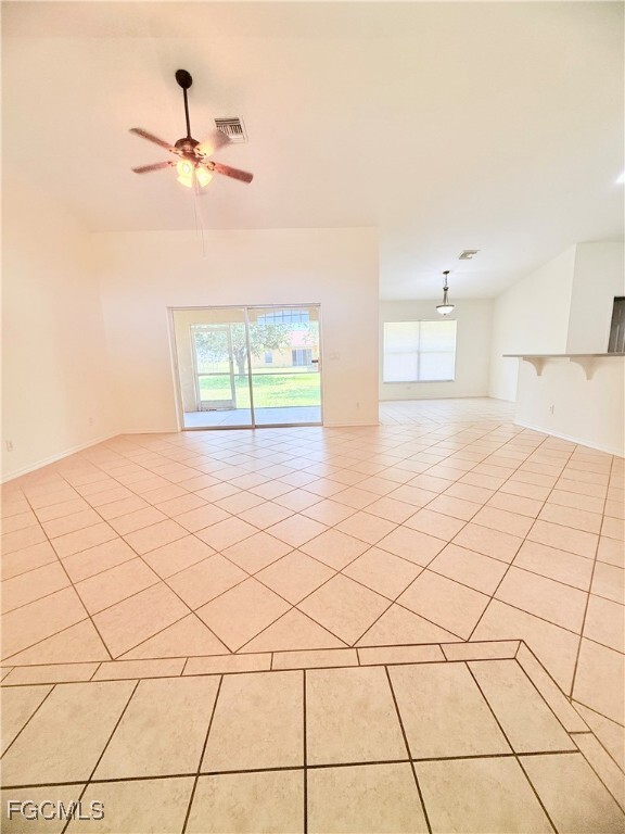 2452 NW 9th St in Cape Coral, FL - Foto de edificio - Building Photo