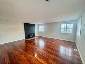 10123 Cornell Ave S in Seattle, WA - Building Photo - Building Photo