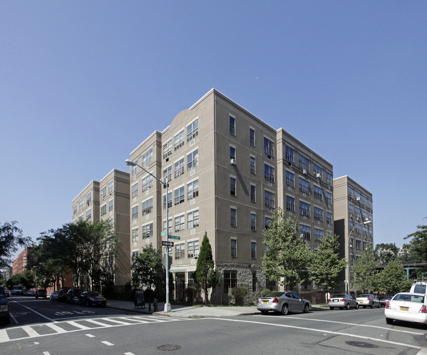 1111 Gerard Ave in Bronx, NY - Building Photo