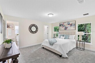 560 Sumner Ave in Orange City, FL - Foto de edificio - Building Photo