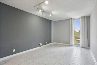 3060 Pharr Ct S Northwest in Atlanta, GA - Building Photo - Building Photo