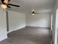 304 E Main St photo'