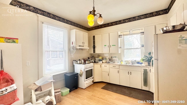 100 Delhi St in Guelph, ON - Building Photo - Building Photo