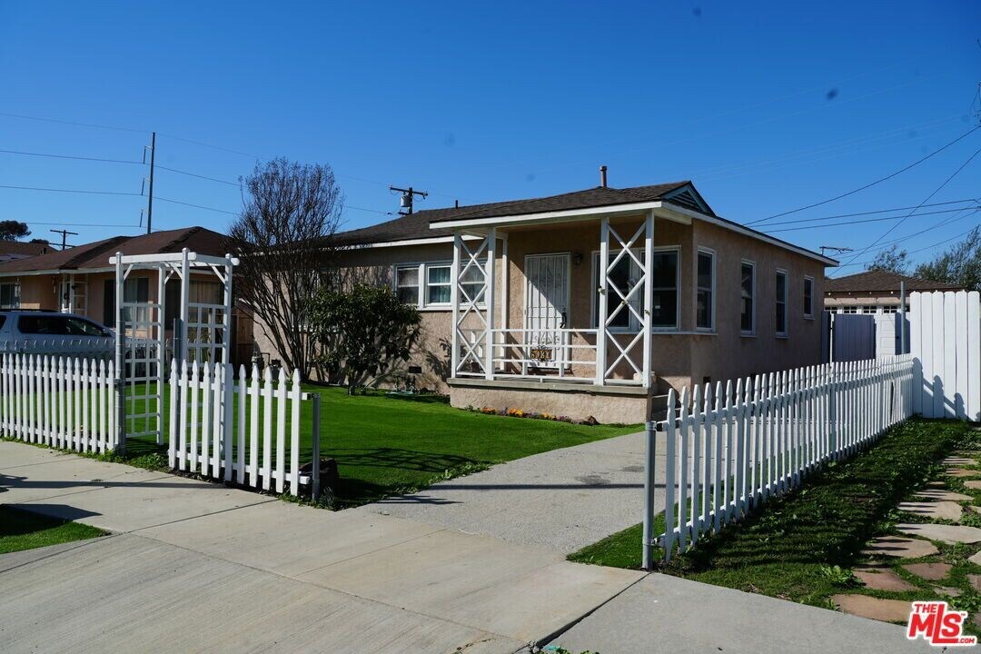 5037 W 126th St in Hawthorne, CA - Building Photo