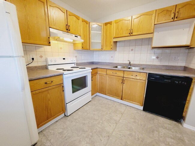 13833-13830 30 St NW in Edmonton, AB - Building Photo - Building Photo
