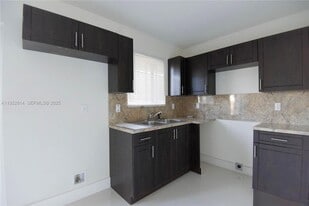 1980 NW 54th St in Miami, FL - Building Photo