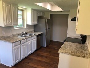 225 Los Santos Dr in Garland, TX - Building Photo - Building Photo