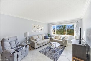 1010 Manatee Rd in Naples, FL - Building Photo