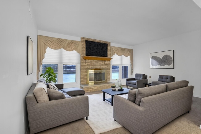 7910 Belle Rive Ct in Tinley Park, IL - Building Photo - Building Photo