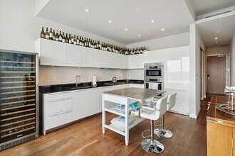 210 Lavaca St in Austin, TX - Building Photo - Building Photo