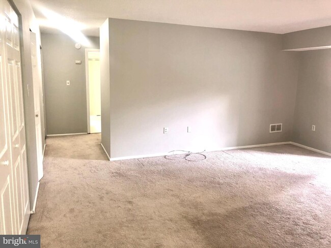 1809 Snow Meadow Ln-Unit -102 in Baltimore, MD - Building Photo - Building Photo