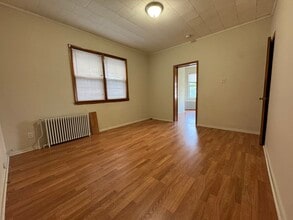 82 W 30th St, Unit 2 in Bayonne, NJ - Building Photo - Building Photo