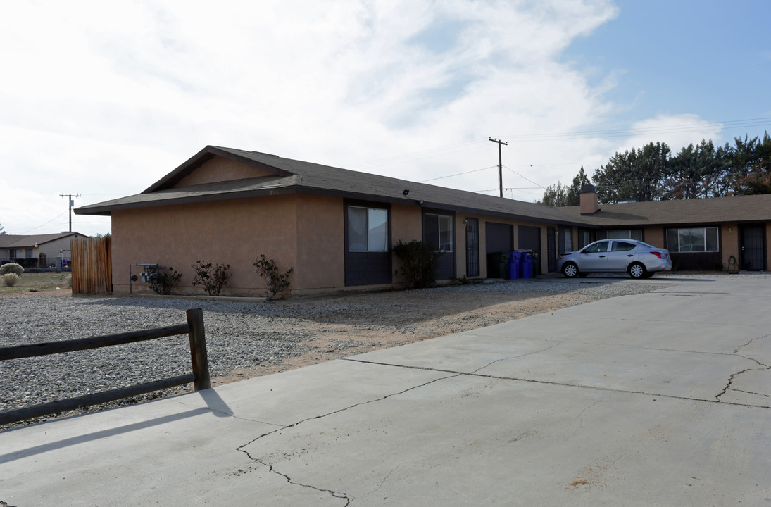 12358 Kiowa Rd in Apple Valley, CA - Building Photo